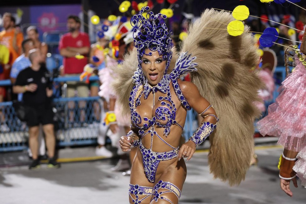 Rainha de bateria da Acadêmicos de Niterói comemora subida de escola ...