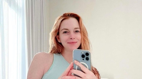 Lindsay Lohan mostra o corpo e faz reflexão após dar à luz primeiro filho