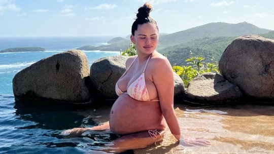 Chrissy Teigen diz que sente que 'está grávida desde sempre'