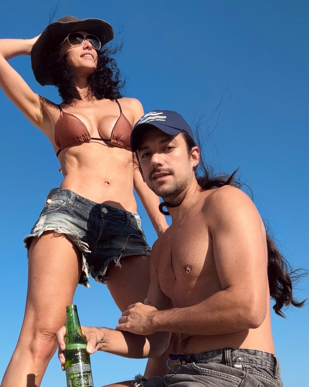 Débora Nascimento e o amigo Thaylan Tolentino — Foto: Reprodução/Instagram