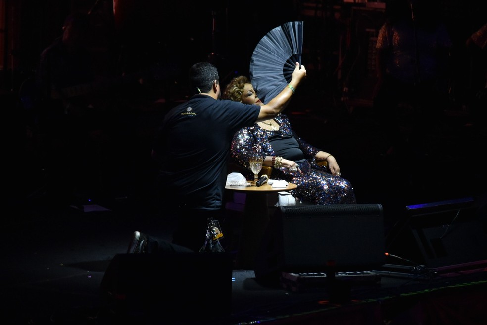 Alcione passa mal durante show — Foto: Felipe Souto Maior/AgNews