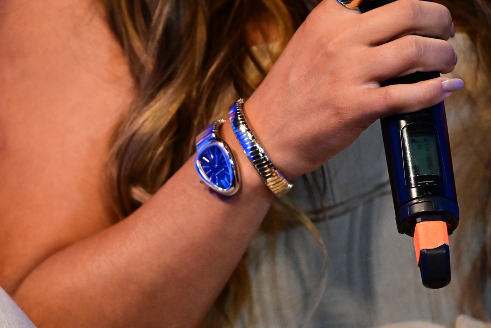 Simone Mendes usa relógio de R$ 80 mil — Foto: Leo Franco/AgNews