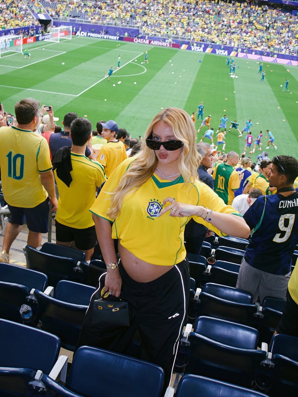 Gabriely em jogo do Brasil — Foto: Reprodução/Instagram