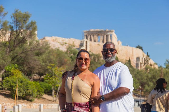 Péricles e a mulher comemoram aniversário de casamento na Grécia