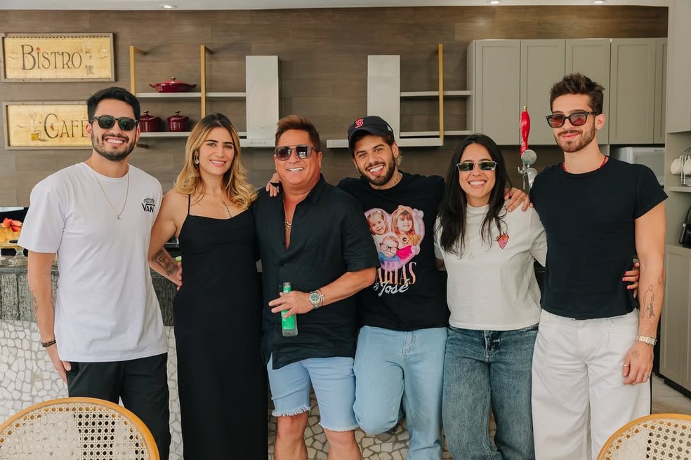 Leonardo com os filhos — Foto: Reprodução/Instagram