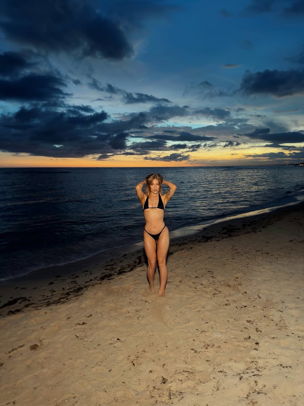 Luísa Sonza curte pôr do sol na praia e posa de biquíni; veja fotos — Foto: Reprodução/Instagram