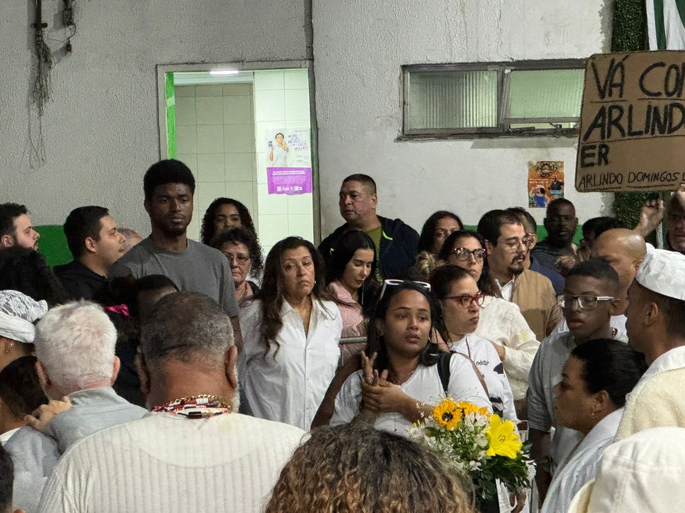 Regina Casé com a filha Benedita e o genro, João Pedro Januário — Foto: Quem