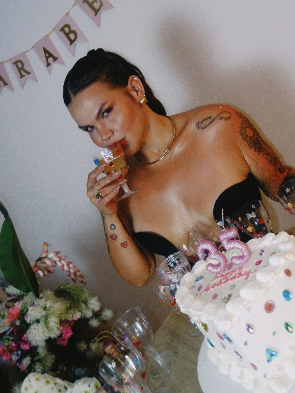 Thais Carla mostra fotos da festa de 35 anos: 'Do jeitinho que eu queria' — Foto: Reprodução/Instagram