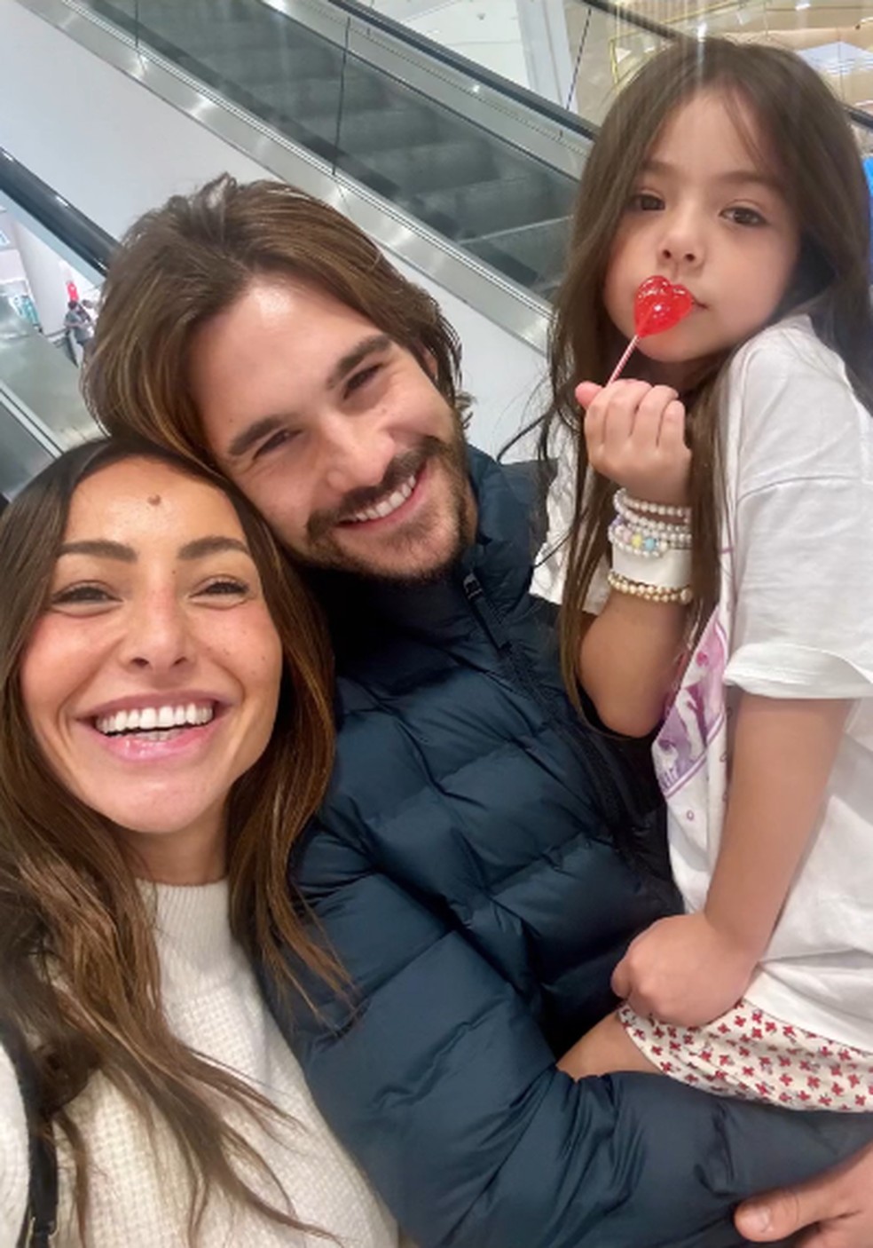 Sabrina Sato, Nicolas Prattes e Zoe — Foto: Reprodução/Instagram