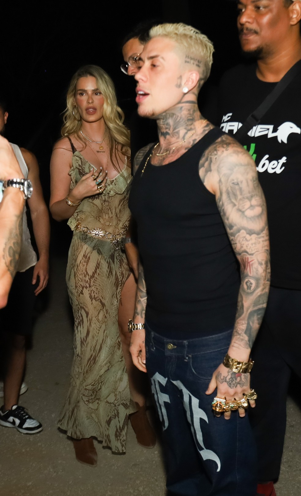 Yamsin Brunet e Mc Daniel chegam juntos a show &mdash; Foto: Clayton Felizardo/Brazilnews