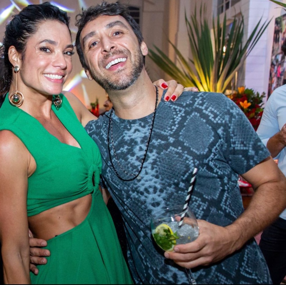 A atriz Amandha Lee e o maquiador Rico Tavares — Foto: Reprodução/Instagram