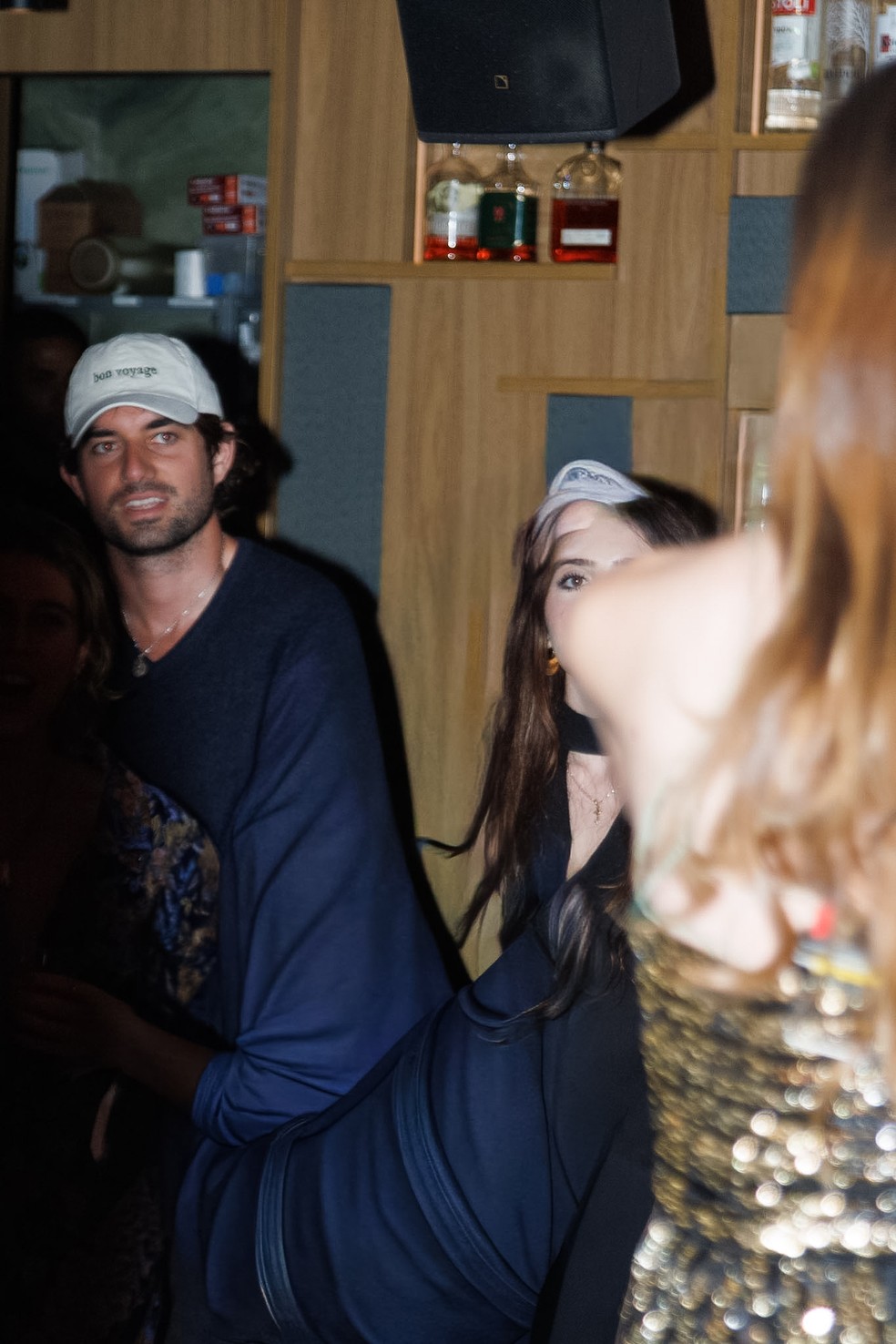 Recém-casados, Conor Kennedy tieta Giulia Be em show — Foto: Clayton Felizardo/Brazilnews