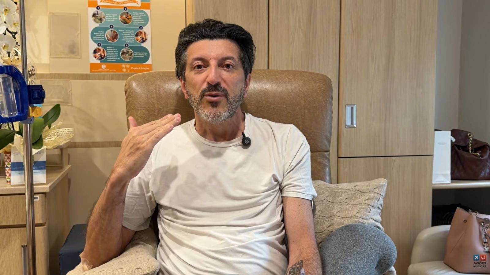 No hospital, Lito Sousa diz que está confiante no tratamento: 