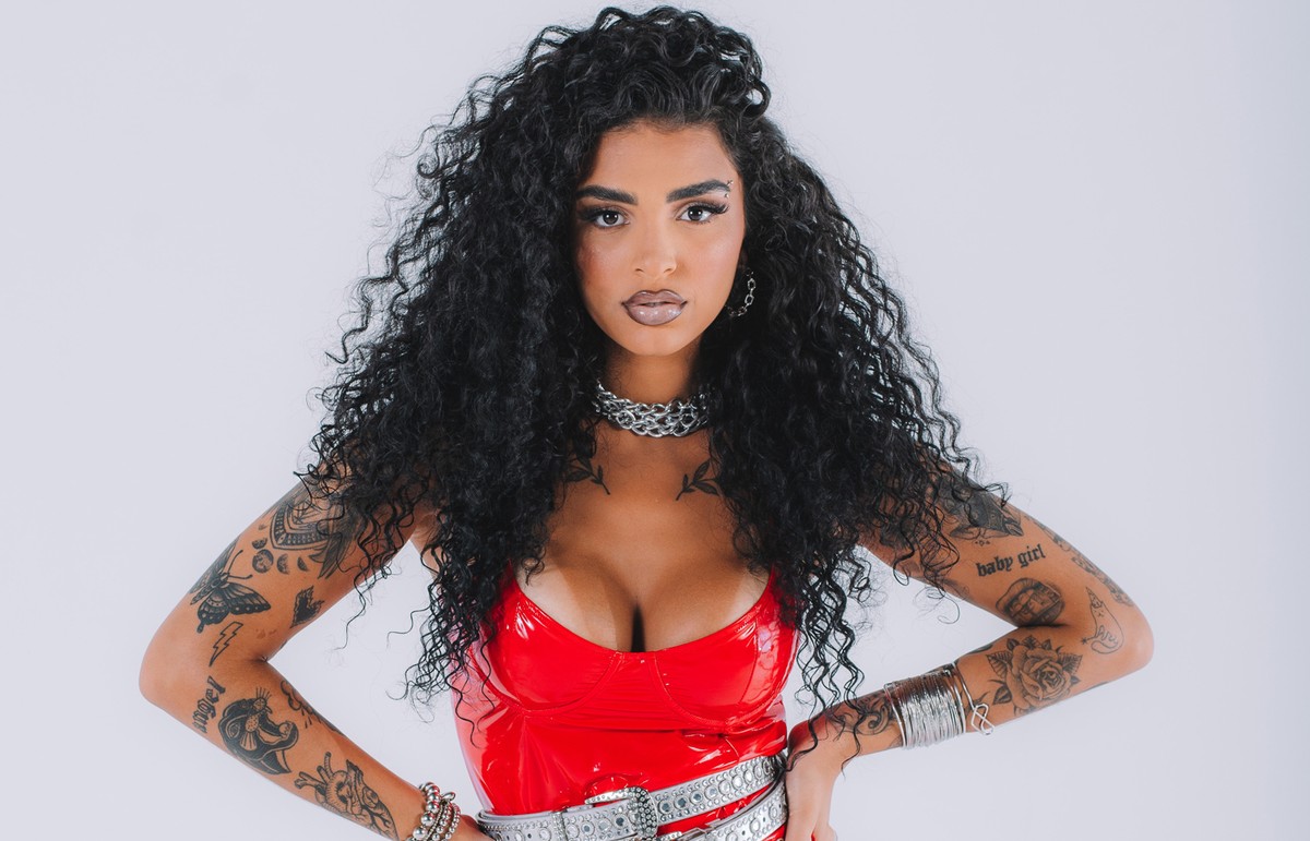 Bianca do hit 'Ai, Preto' relembra primeiro beijo em mulher