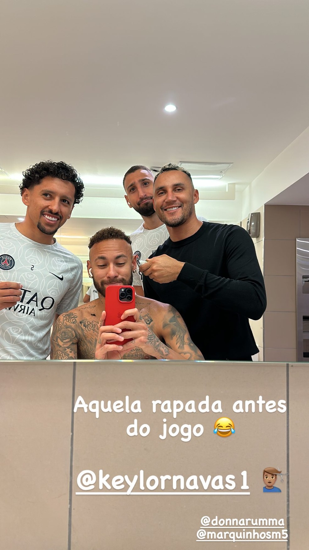Neymar muda o visual ao lado de Marquinhos, Donnarumm e  Keylor Navas — Foto: Reprodução/Instagram