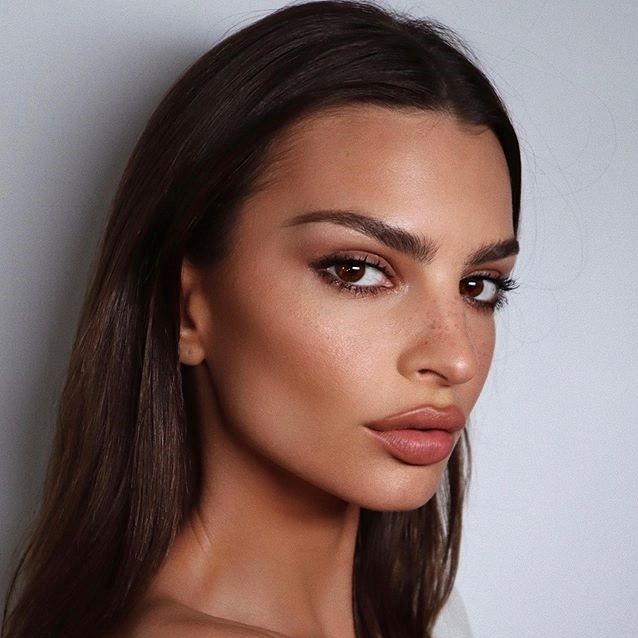 Saiba tudo sobre: Emily Ratajkowski