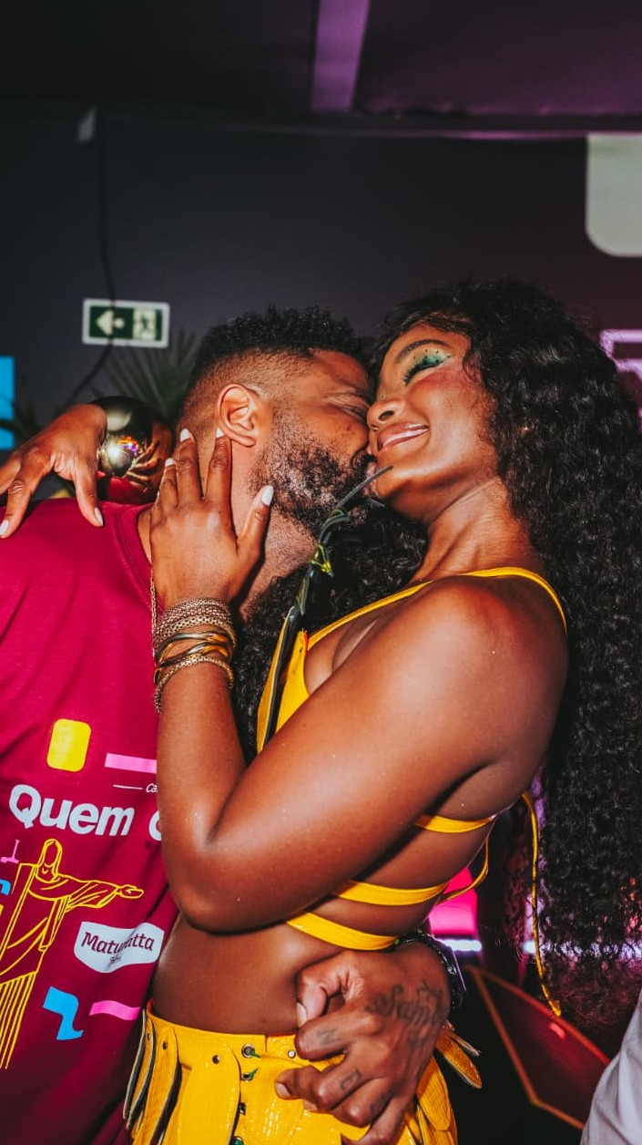 Famosos e seus novos romances no Carnaval