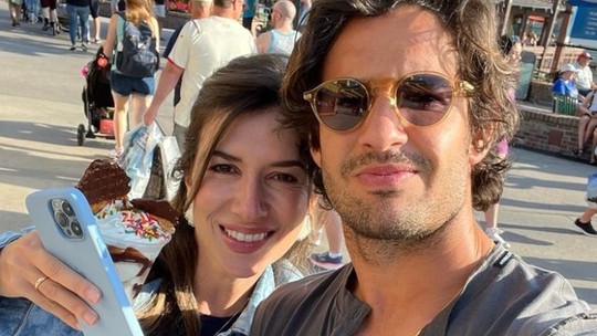 Casados desde 2019, Alexandre Pato e Rebeca Abravanel esperam o primeiro filho