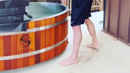 Thor da Marvel, Chris Hemsworth combina sauna e banheira de gelo para cuidar do corpo