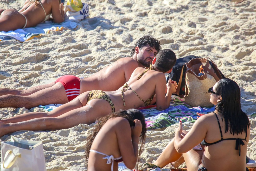 Laura Fernandez curte praia no Rio de Janeiro — Foto: JC PEREIRA/ AGNEWS