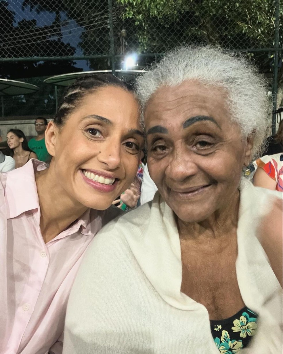 Camila Pitanga e a mãe, Vera Manhães — Foto: Reprodução/Instagram