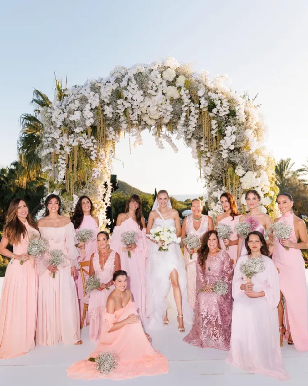 Depois da cerimónia religiosa íntima, a grande festa de casamento de Celina  Locks e Ronaldo, o