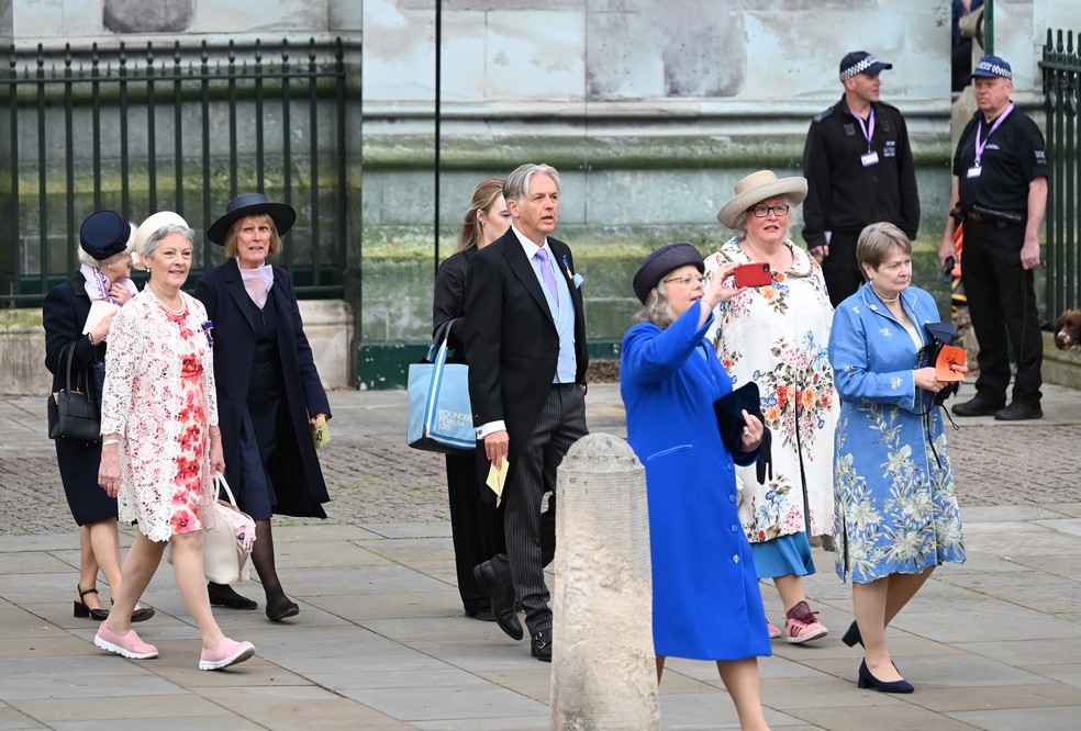 Convidados chegam para coroação do rei Charles III e da rainha Camilla — Foto: Getty Images