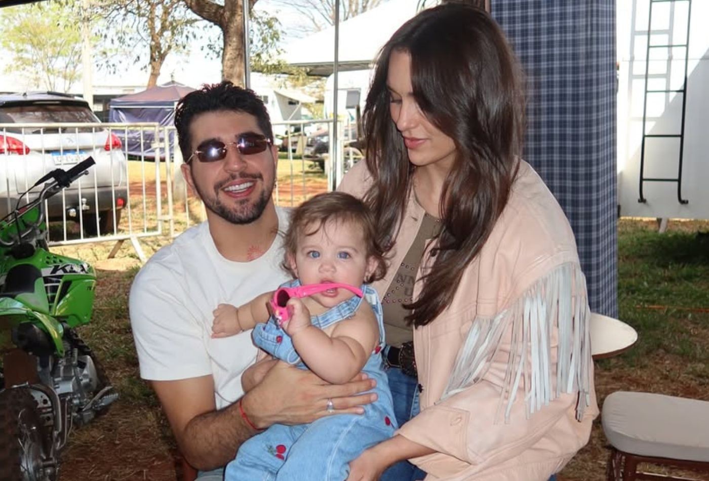 Rafa Kalimann e Nattan celebram primeira vez da filha em Barretos: 