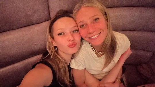Gwyneth Paltrow celebra a volta da filha para casa
