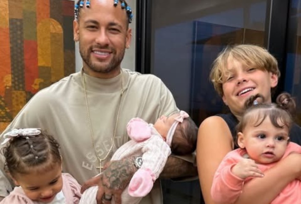 Neymar celebra Dia dos Pais com os quatro filhos — Foto: Reprodução/Instagram