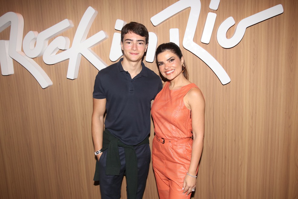 Vanessa Giácomo e Raul, seu filho com Daniel de Oliveira — Foto: Rogério Fidalgo/AgNews