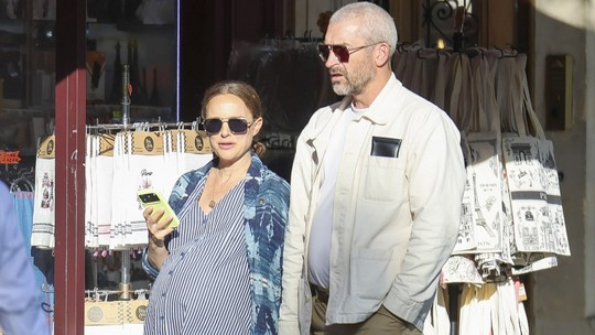 Natalie Portman fala pela primeira vez sobre a chegada do terceiro filho aos 45 anos: 'Nunca fui tão incomodada' Natalie Portman fala pela primeira vez sobre a chegada do terceiro filho aos 45 anos: 'Nunca fui tão incomodada'