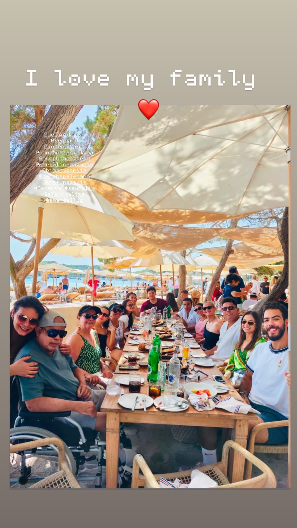 Ronaldo Fenômeno reúne pais, esposa, os quatro filhos, genro e noras em Ibiza — Foto: Reprodução/Instagram