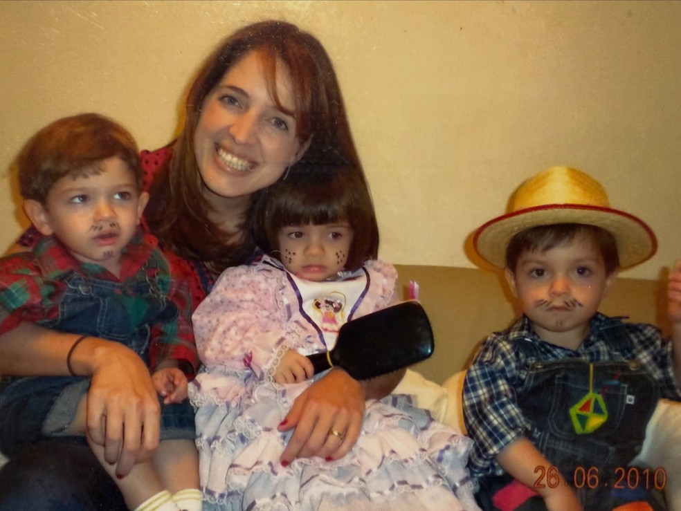 Poliana Abritta comemora aniversário de 18 anos dos filhos, Guido, José e Manuela — Foto: Reprodução / Instagram