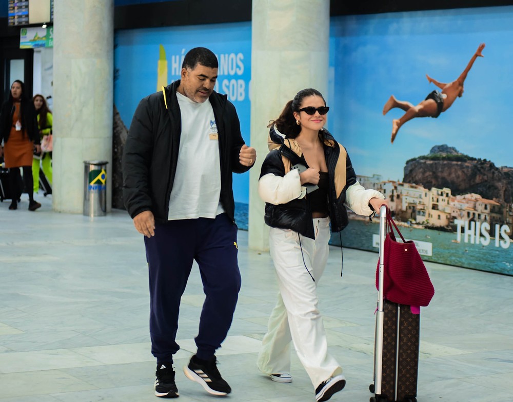 Maisa desembarca no Rio de Janeiro ao lado do pai e mala de quase R$ 24 ...