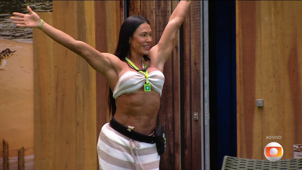 Gracyanne Barbosa volta para a casa do BBB durante din&acirc;mica de congelamento &mdash; Foto: Reprodu&ccedil;&atilde;o/ TV Globo