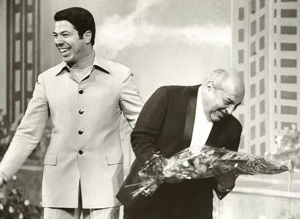 Silvio Santos com Manoel de Nóbrega, um de seus padrinhos artísticos, na Praça da Alegria — Foto: Reprodução/Instagram
