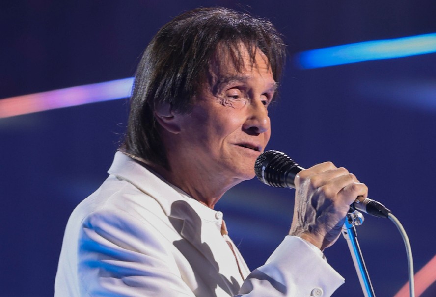 No dia em que completa 85 anos, Roberto Carlos anuncia novo show em ...