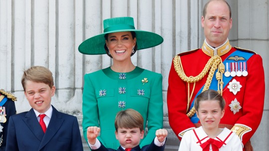 Kate Middleton deixa de viajar com William para 'receber filhos quando chegarem da escola'