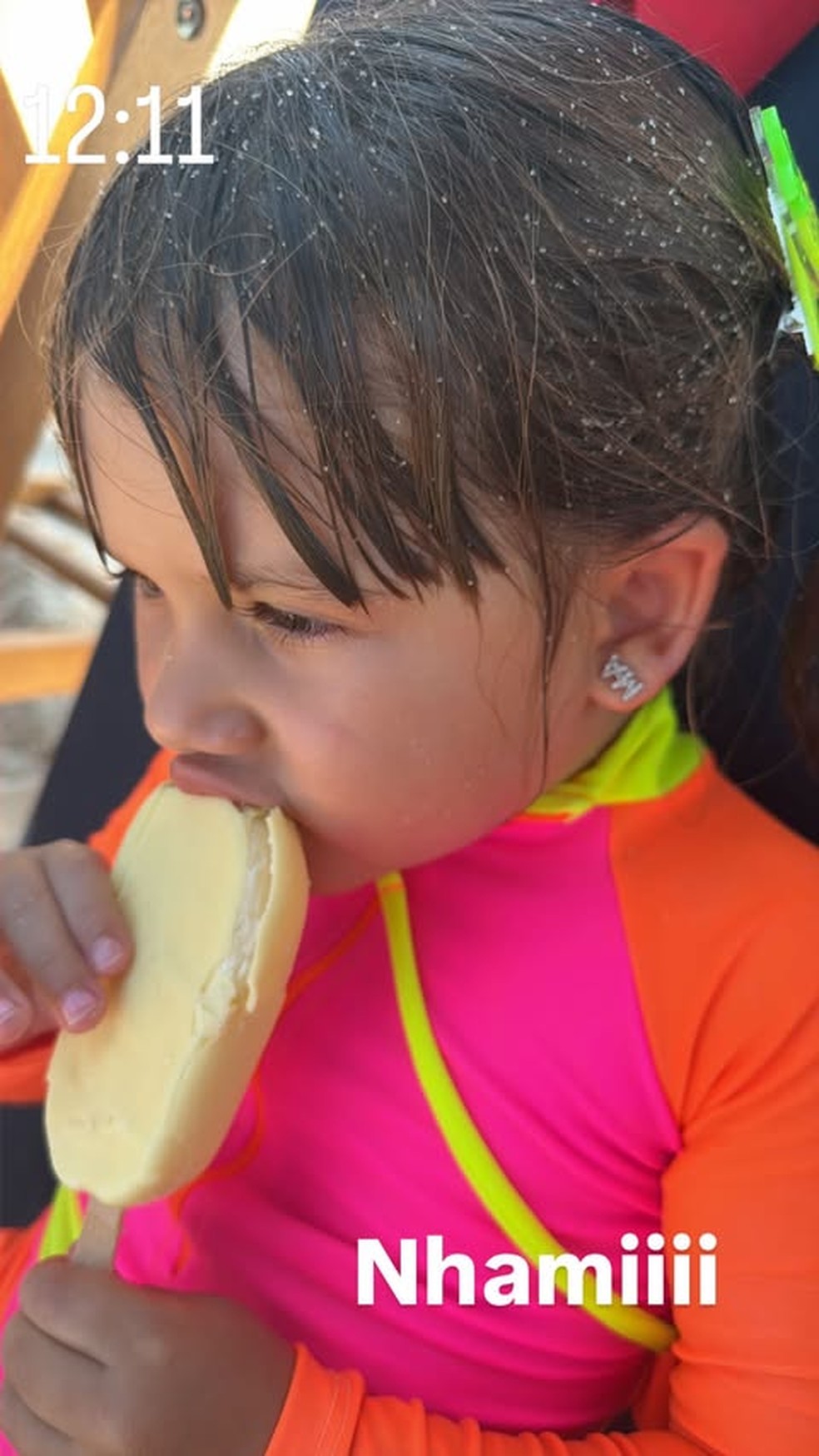 Maria Alice na praia — Foto: Reprodução/Instagram