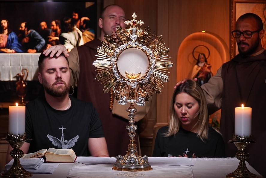 Natália Toscano aparece com Zé Neto em momento religioso após boatos de ...