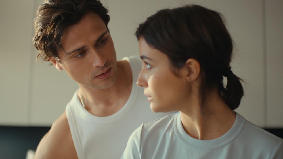 Carmen Kassovitz e Baptiste Masseline em 'Campus Drivers' — Foto: Divulgação/Prime Video