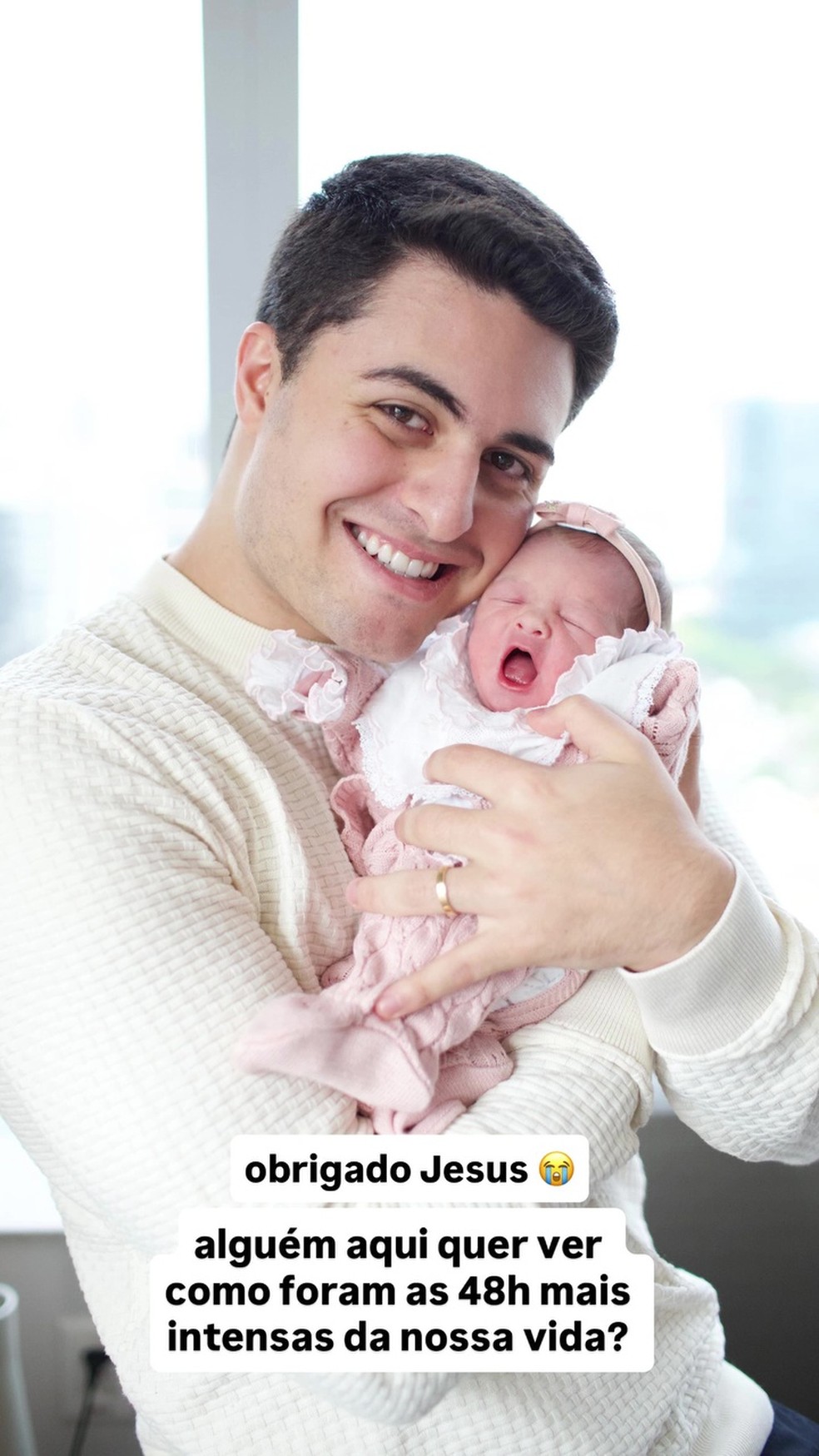 Luigi Cesar posta diário de parto de Luiza, sua filha com Júlia Vieira — Foto: Reprodução/Instagram