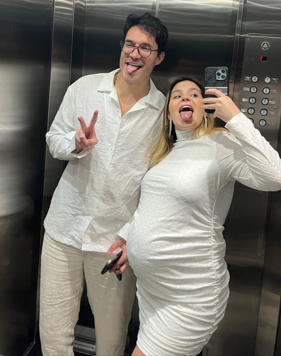 Eliezer e Viih Tube após se casarem no civil — Foto: Reprodução/Instagram