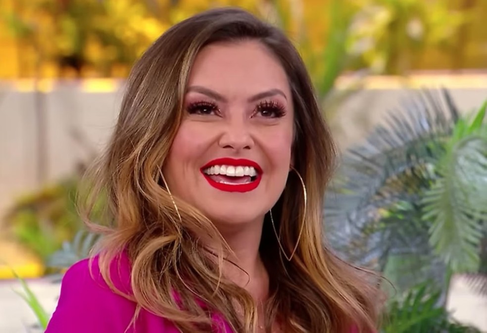 Renata Brás interpreta a personagem Ciumenta no humorístico 'A Praça é Nossa' — Foto: SBT