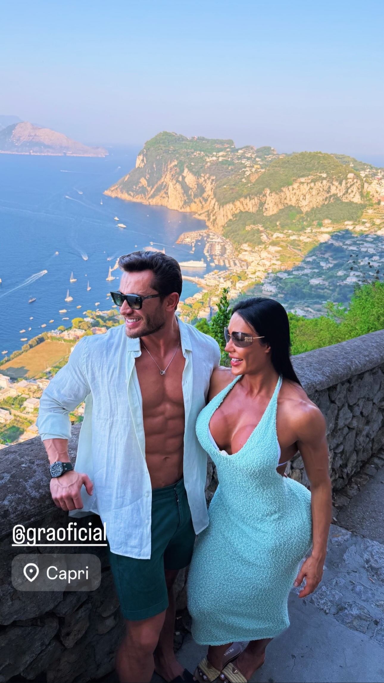 Gracyanne Barbosa curte férias em Capri com o namorado - QTU Questões do Universo