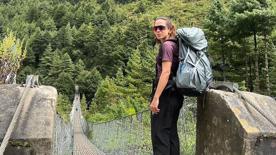 Anitta relembra viagem ao Everest, mostra ida ao banheiro no mato e diz que questionou busca pelo topo: 'Mudou minha vida'