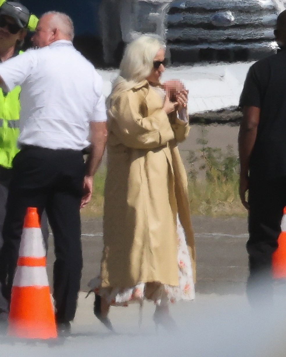 Lady Gaga e o filho — Foto: The Grosby Group