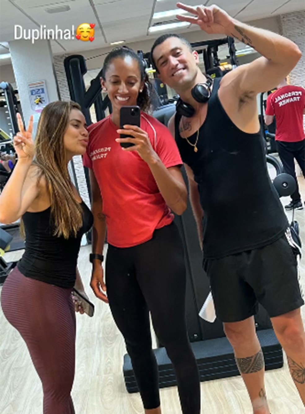 Após retomar treinos, Lexa malha com o noivo, Ricardo Vianna