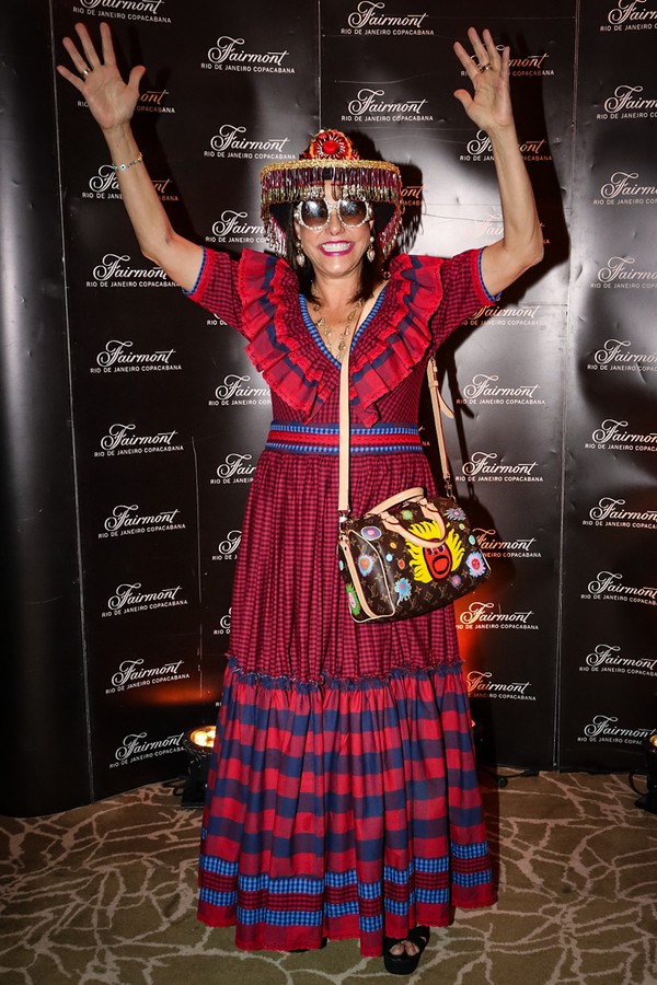 Narcisa Tamborindeguy recebe famosos em sua festa junina no Rio de Janeiro